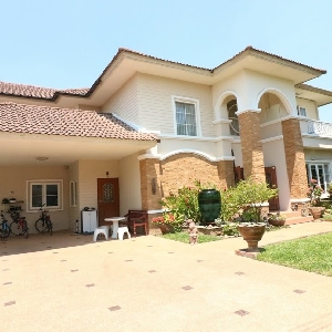 Code KRB8258 A big luxurious house in a village