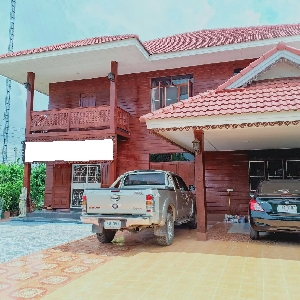 Code KRB8326 A large wooden house in Lamphun for sale