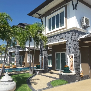 Code KRB9147 Luxurious house with swimming pool for sale