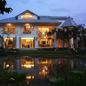 Code KRB8186 A luxurious house in a golf course