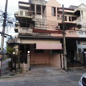 Code KRB8631 Townhouse near Ton Payom Fresh Market 